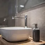 Stylish With Balcony - Brera Apartamento