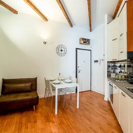 Stylish With Balcony - Brera * Milano
