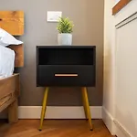 Stylish With Balcony - Brera Apartment