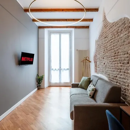 Stylish With Balcony - Brera 아파트